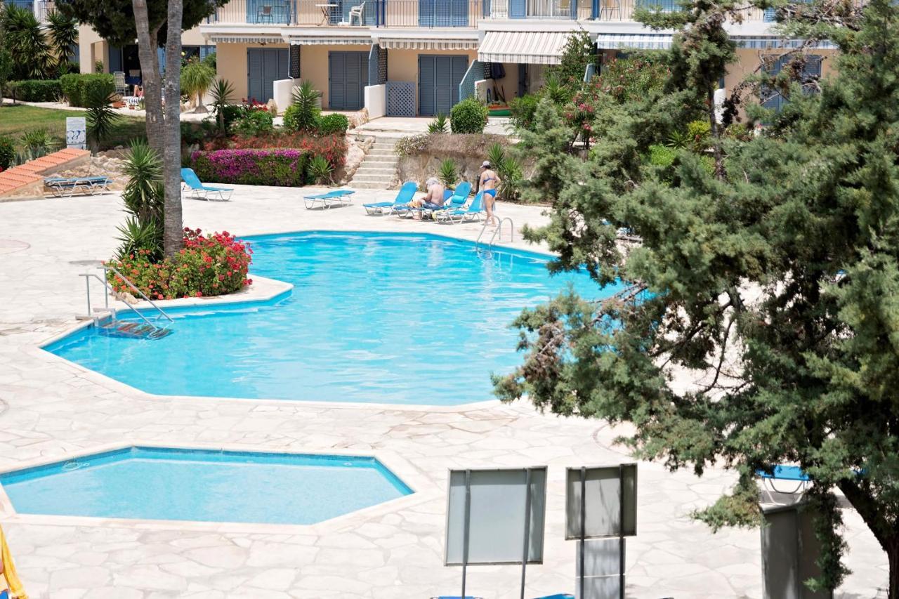 Paradise Gardens With A Large Terrace Paphos Exteriör bild